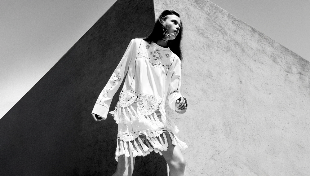 Vier Laufstegbilder von der FW24 Fashion Show von Isabel Marant