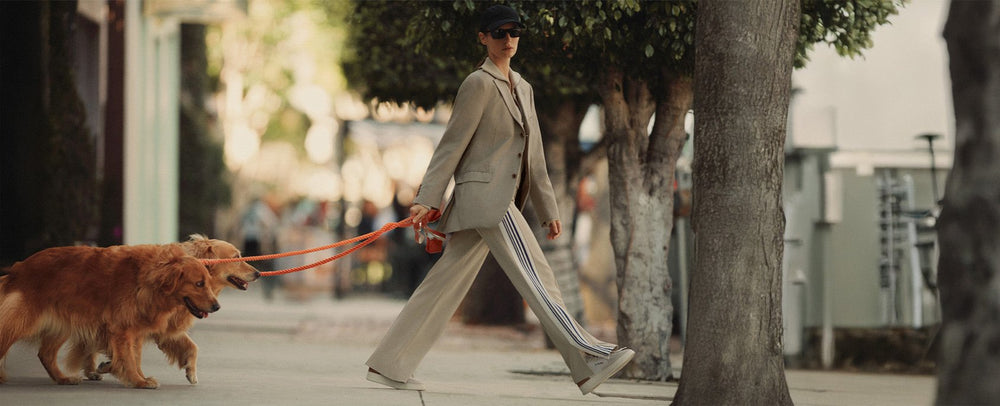 Sechs Model Beine die verschiedene Autry Sneaker tragen