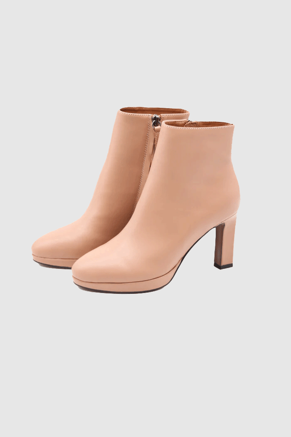 Heeled ankle boots nude