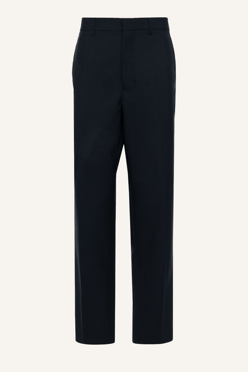 Schwarze Twillhose mit Vier-Taschen-Styling, Hosenschlitz mit Knopfleiste, Bügelfalten und Gürtelschlaufen