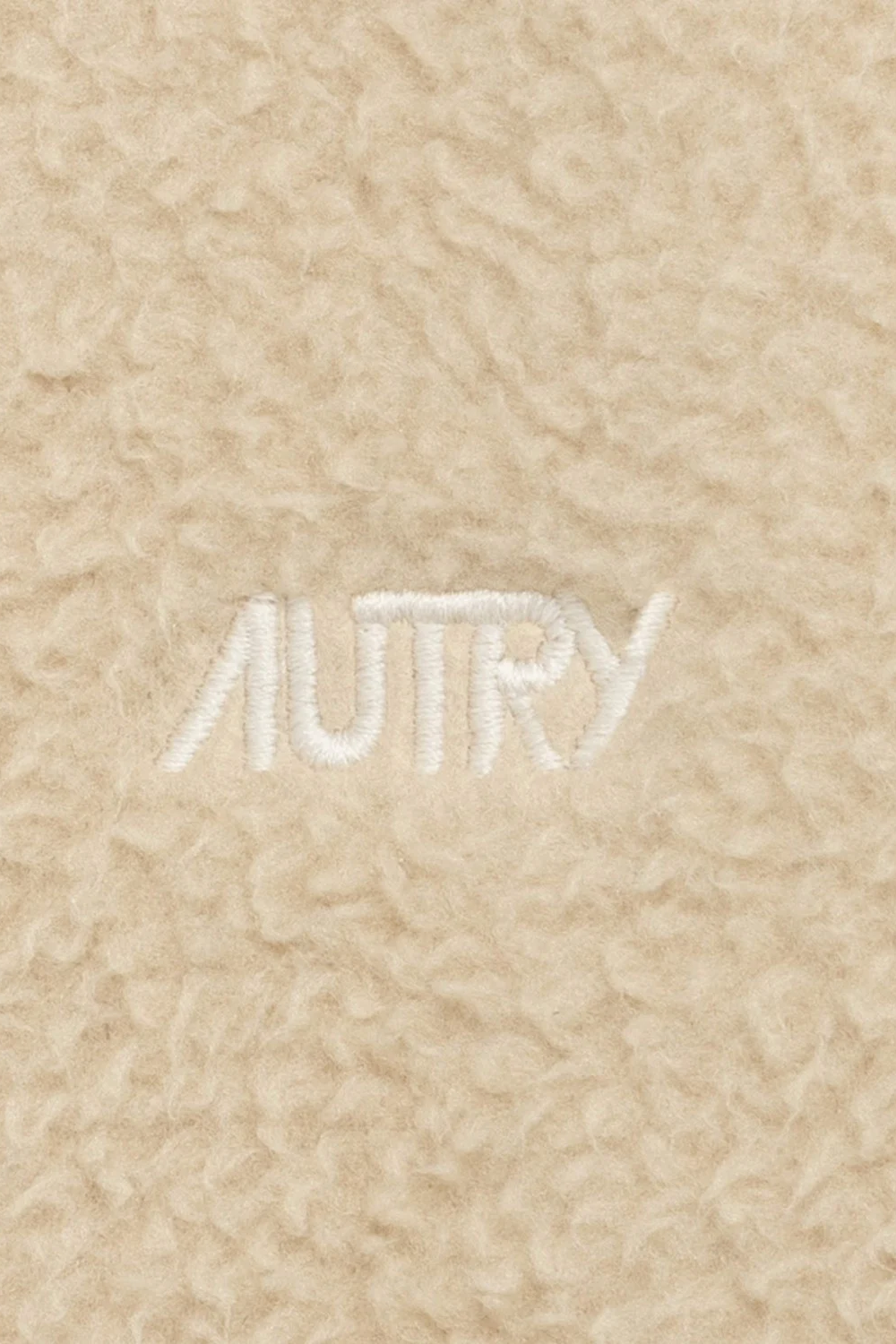 Close up Logo: Oversize Teddy-Jacke aus 100% Polyester mit durchgehendem Reißverschluss, Logo-Zipper, Logo-Stickerei und schwarzen Kontrastdetails