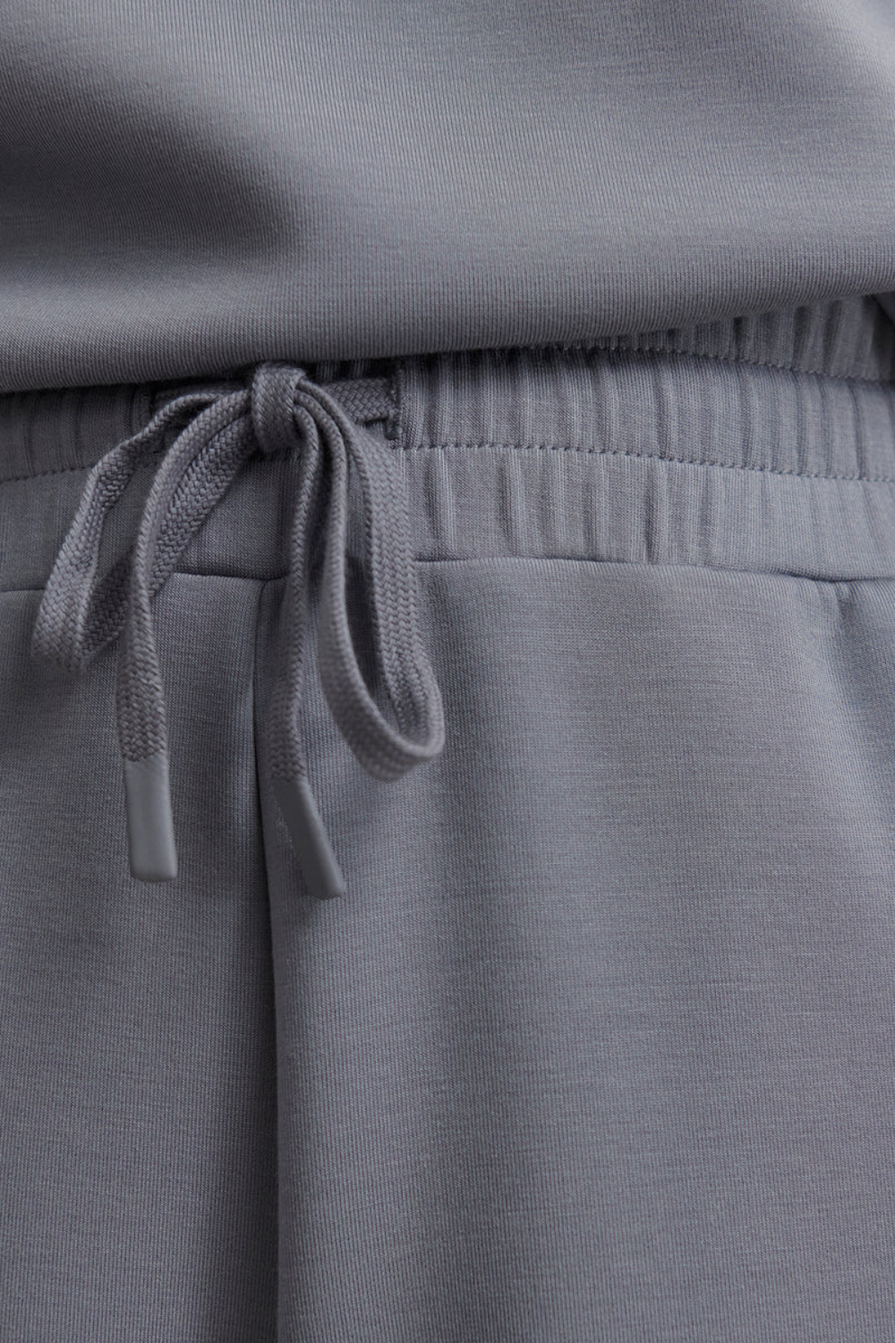 Figurbetonte High-Waist-Shorts mit schmalem, elastischem Bund und Kordelzug in babyblau