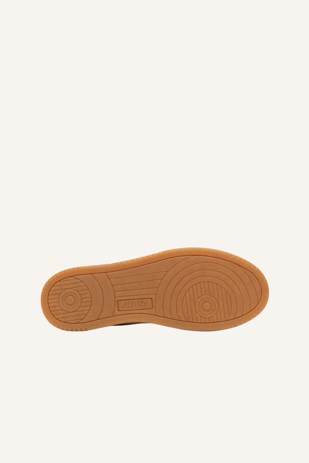 Sneaker aus Leder und Nubukleder mit Mikrolöchern an der Schuhspitze, flachen Baumwoll-Schnürsenkeln, gesticktem Label auf der Lasche, gepolstertem Kragen, Leder- und Baumwollfrottee-Futter, 2 cm erhöhter Ledersohle und 2,5-3,5 cm hoher Gummisohle