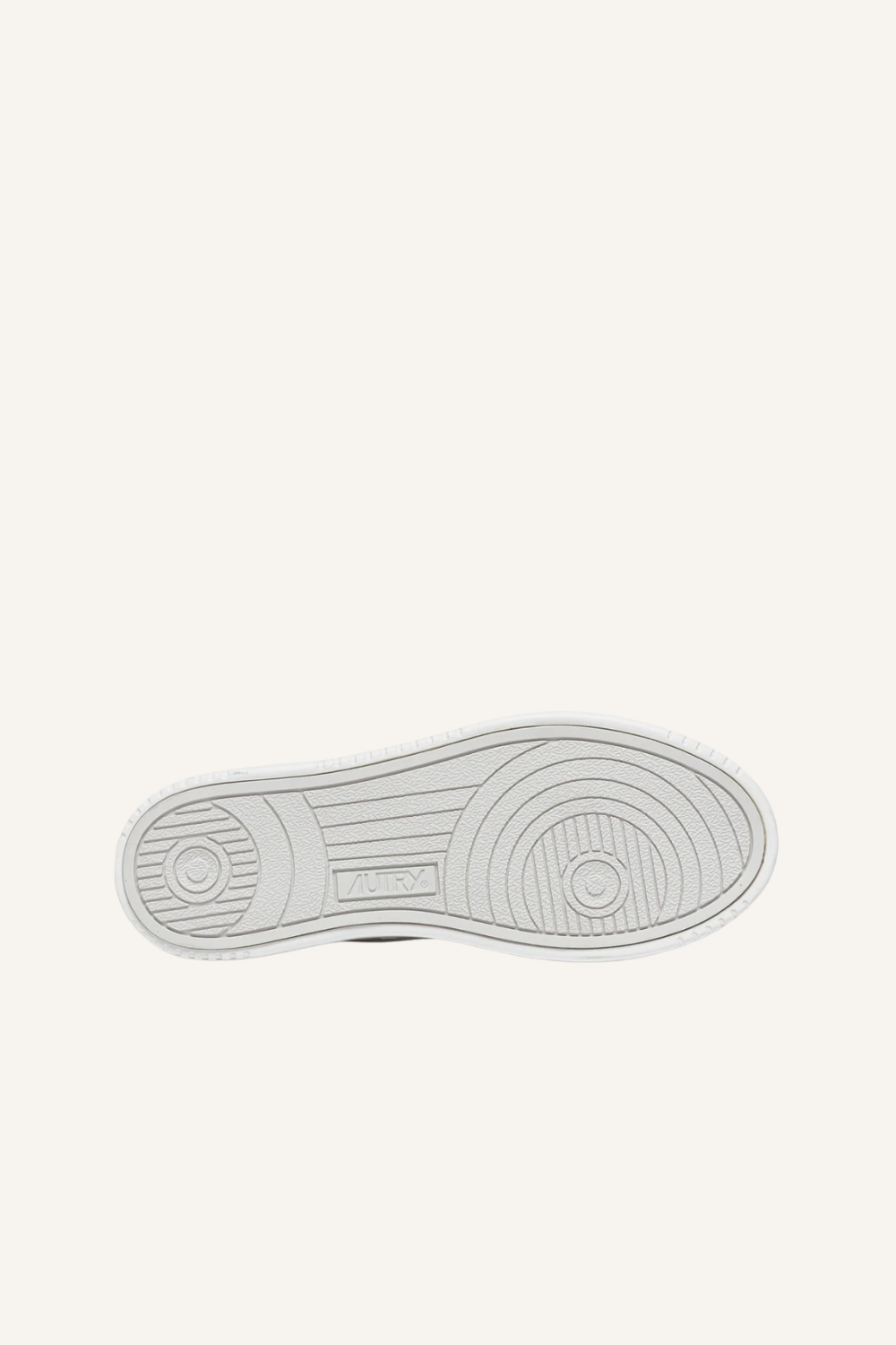 Weißer Sneaker mit flachen Baumwoll-Schnürsenkeln, gestricktem Obermaterial, gepolsterter Zunge, farblich passender Hinterkappe mit eingeprägtem Logo und kontrastfarbener Gummisohle mit Logo