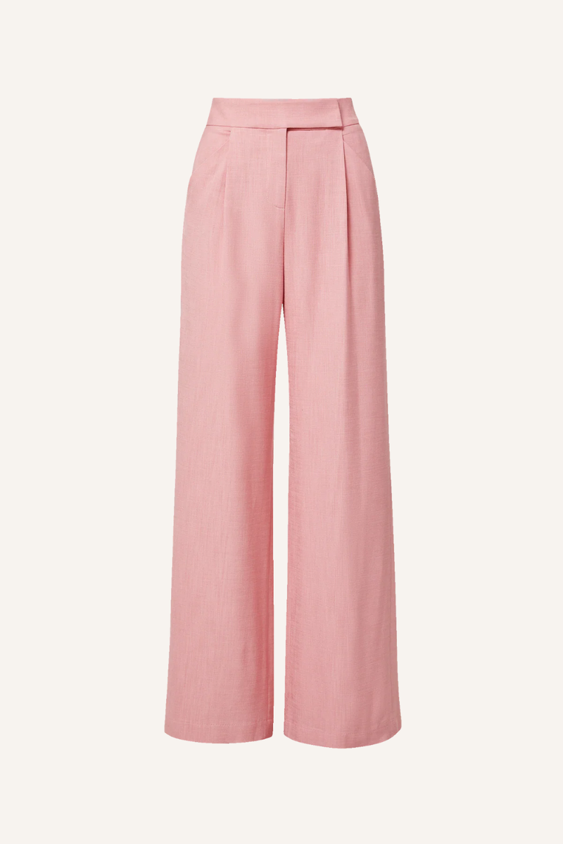 Weite Hose mit fließender Silhouette, hohem Bund mit Bundfalten, schrägen Eingrifftaschen vorne und Paspelgesäßtaschen hinten in babyblau mit dezenter Slub-Struktur und leichtem Glanz