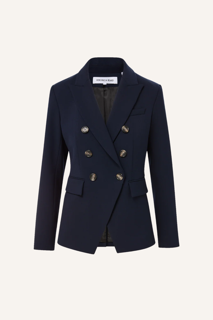 Schlanker, dunkelblauer Blazer mit doppelreihiger Knopfleiste und Hornknöpfen aus feinem Suiting-Material mit leichtem Stretch