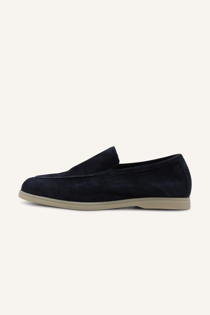 Loafer in Slip-on Silhouette aus Weichem Suede