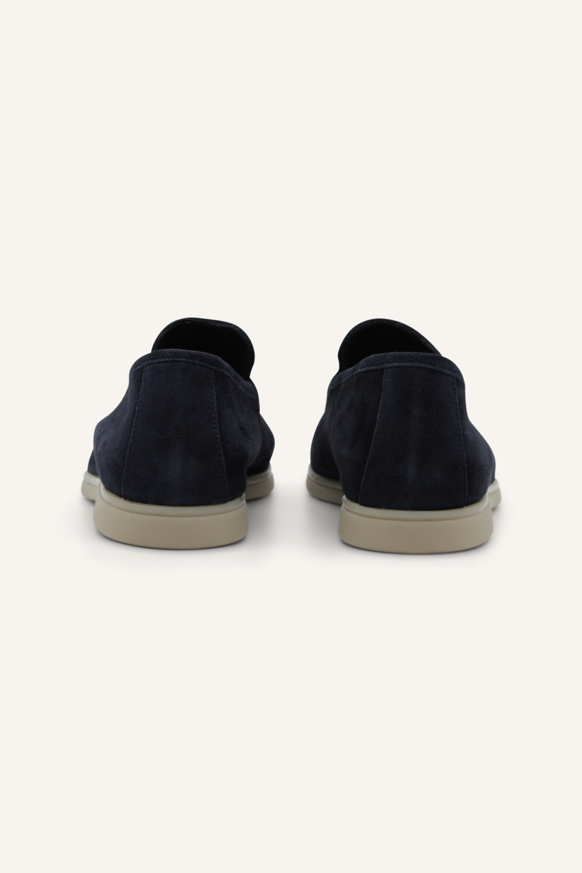Loafer in Slip-on Silhouette aus Weichem Suede