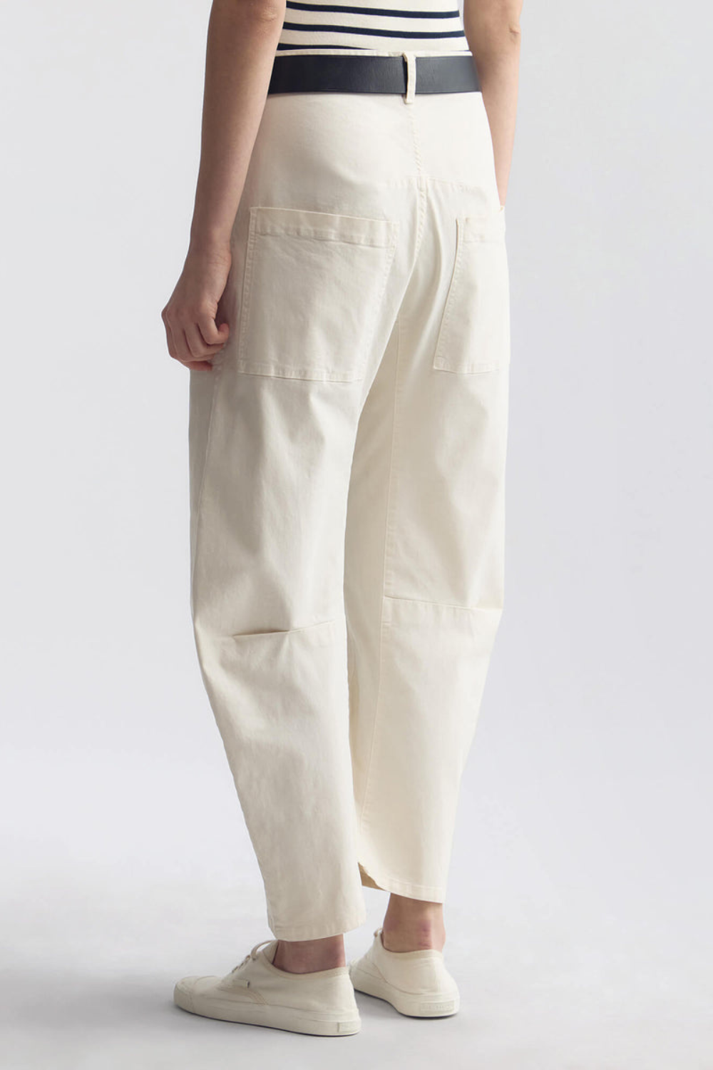 Mid-Rise Shon Hose mit Relaxed Barrel-Leg Silhouette