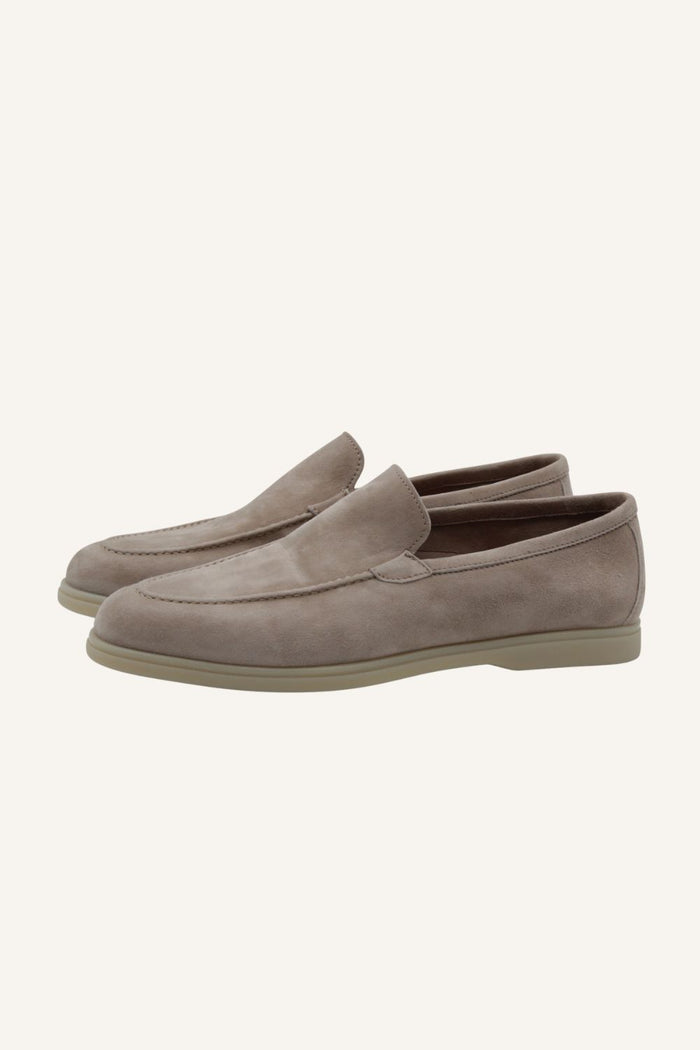 Loafer in Slip-on Silhouette aus Weichem Suede