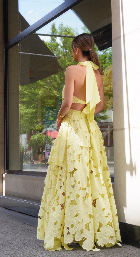 Yvaine Maxikleid in Zartem Buttergelb