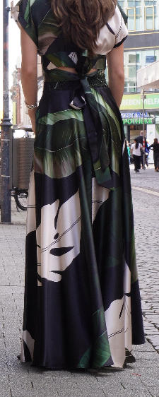 Noelia Maxirock mit Ausdrucksstarkem Tropical-Print