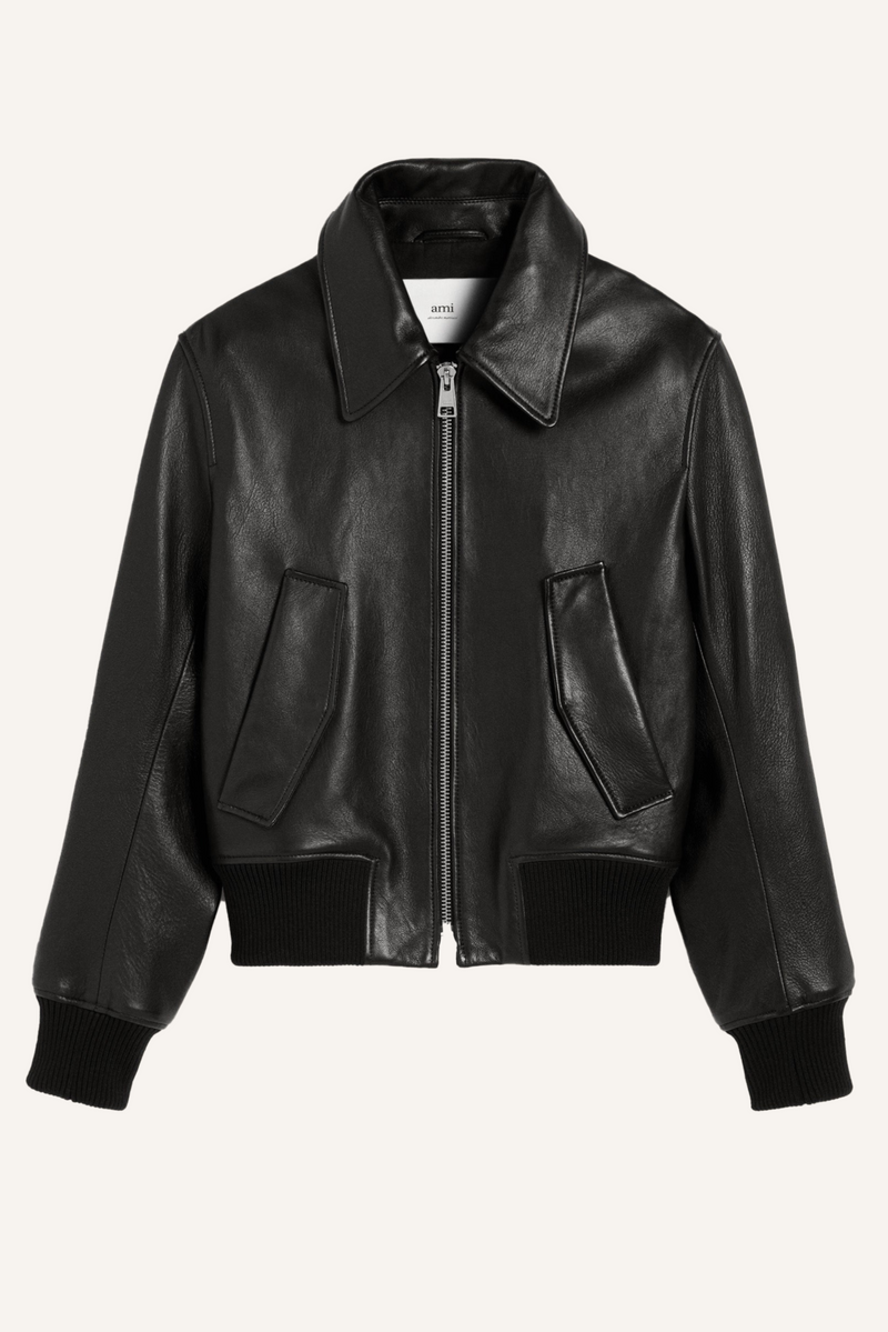 Schwarze, vollständig gefütterte Lederjacke mit doppeltem silbernem Reißverschluss, seitlichen Raglan-Taschen mit unsichtbaren Druckknöpfen und gerippten Bündchen