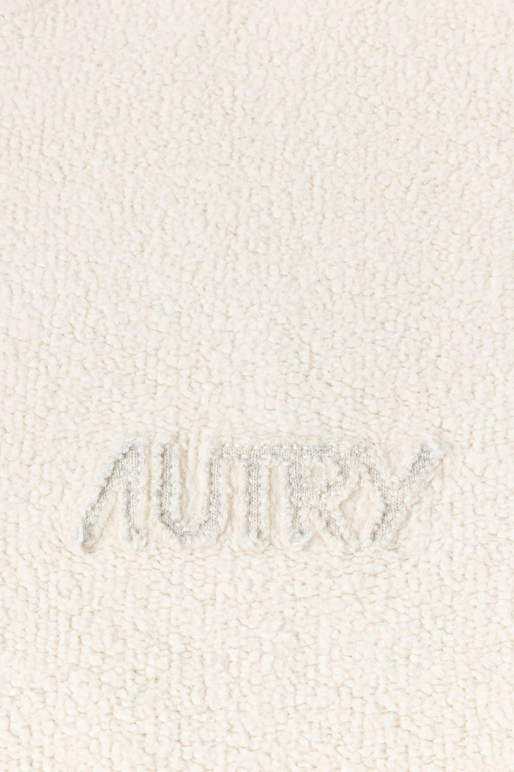 Detail des Logos des Autry-Sweatshirts.