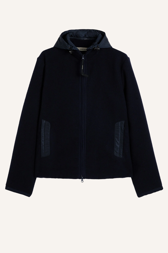 Jacke mit Stehkragen, abnehmbarer Kapuze, Reißverschluss und Paspeltaschen aus Nylon auf Shetland-Wollstoff mit Strickbordüre am Reißverschlussprofil