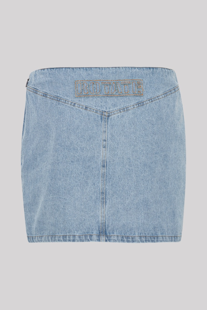 Jeansrock in gerader Form mit Schnürdetail vorne von Rotate. Der Rock ist kurz und hellblau