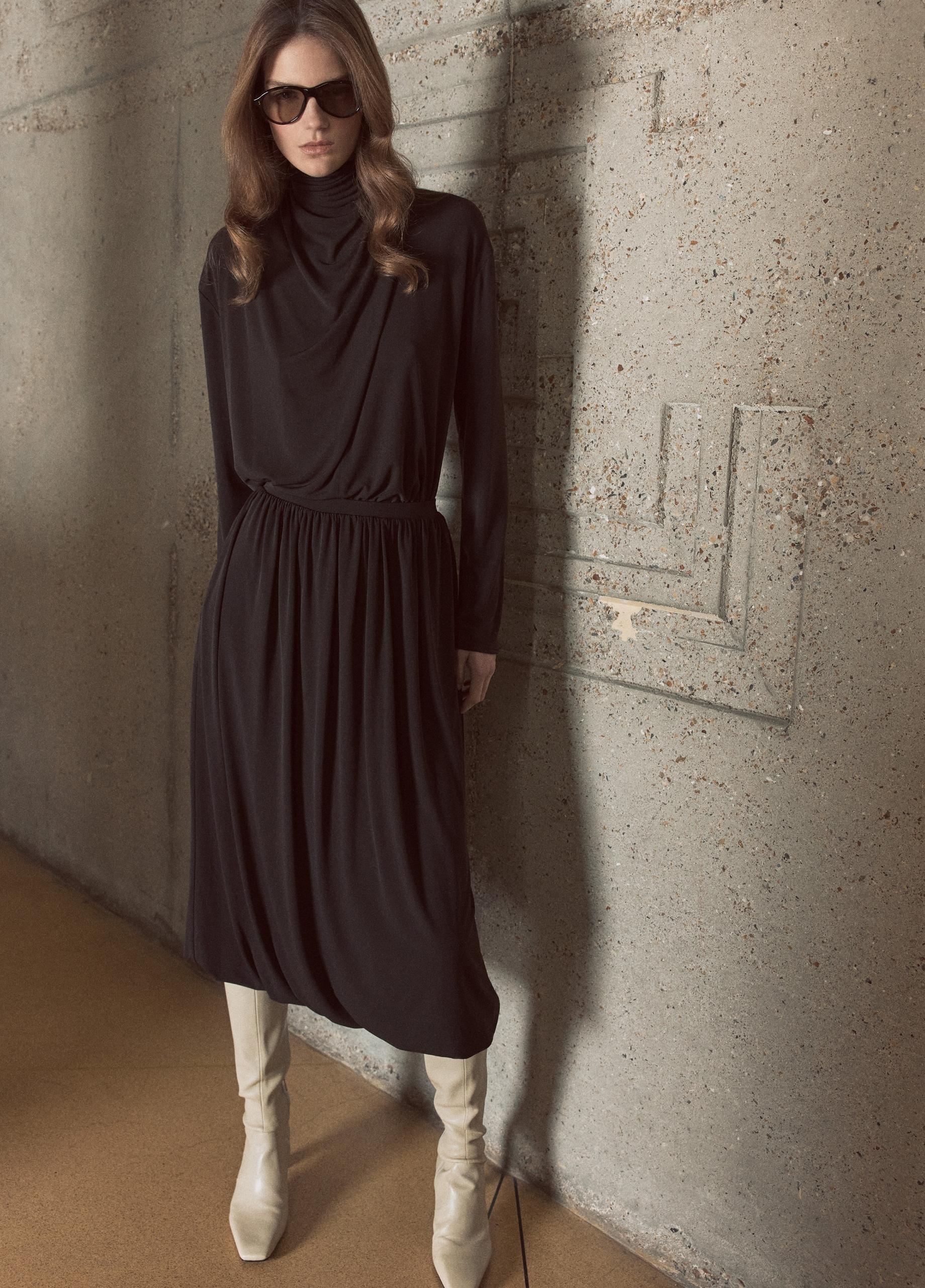 Longsleeve Draped-Neck in Smoked Truffle
