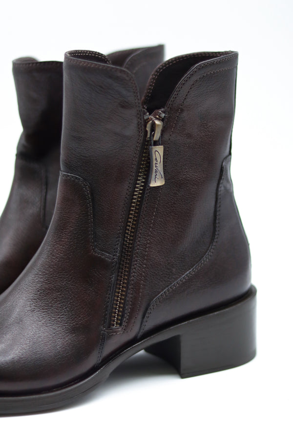 Model 3061 ankle boot