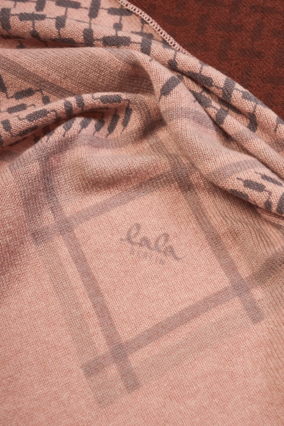 Triangle Patchwork Rose Grey on Camo